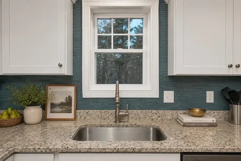 158 Standish Lane Hudson NH 03051
