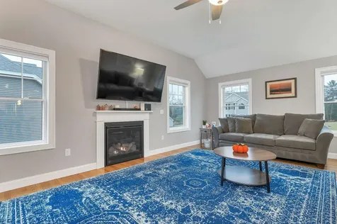 158 Standish Lane Hudson NH 03051