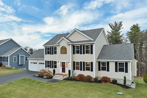 158 Standish Lane Hudson NH 03051