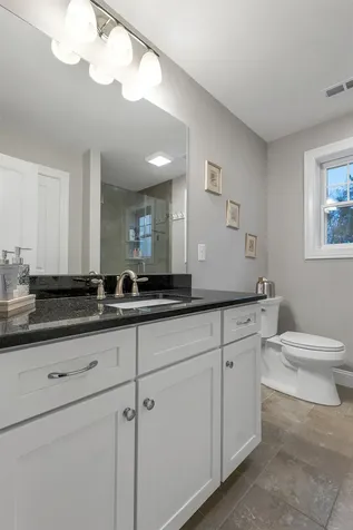 158 Standish Lane Hudson NH 03051