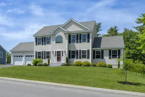 158 Standish Lane Hudson NH 03051