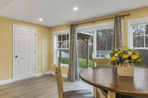 158 Standish Lane Hudson NH 03051