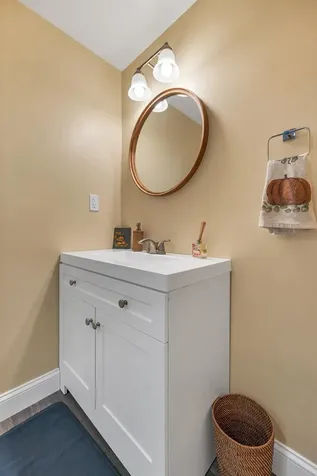 158 Standish Lane Hudson NH 03051