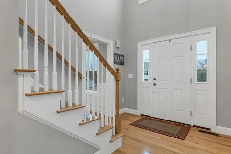 158 Standish Lane Hudson NH 03051