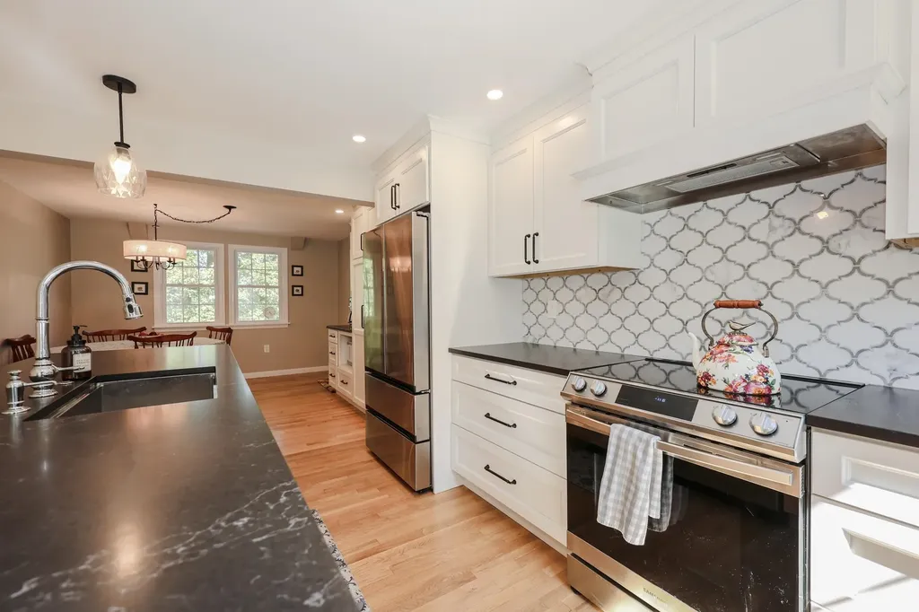 344 Coral Avenue Manchester NH 03104