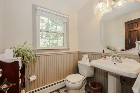 344 Coral Avenue Manchester NH 03104