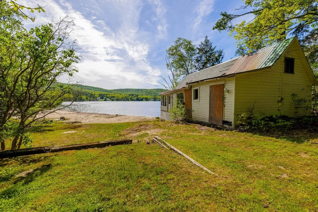 416 Shaker Boulevard Enfield NH 03748
