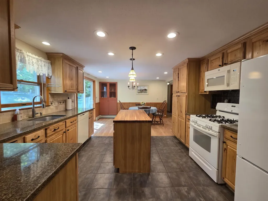 17 Kolbe Lane Enfield NH 03748