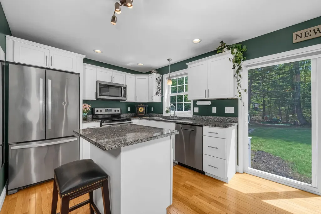 1 Kinsley Drive Newton NH 03858