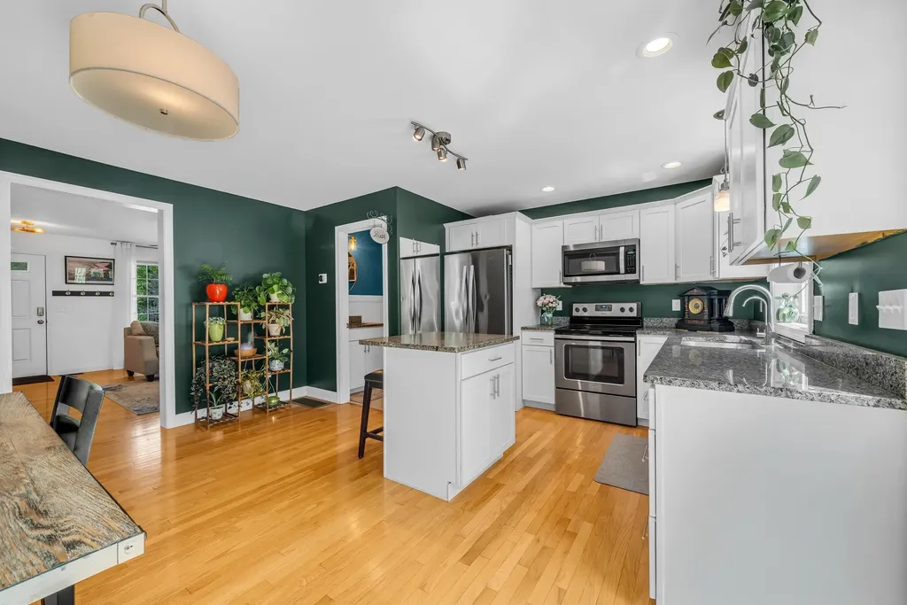 1 Kinsley Drive Newton NH 03858