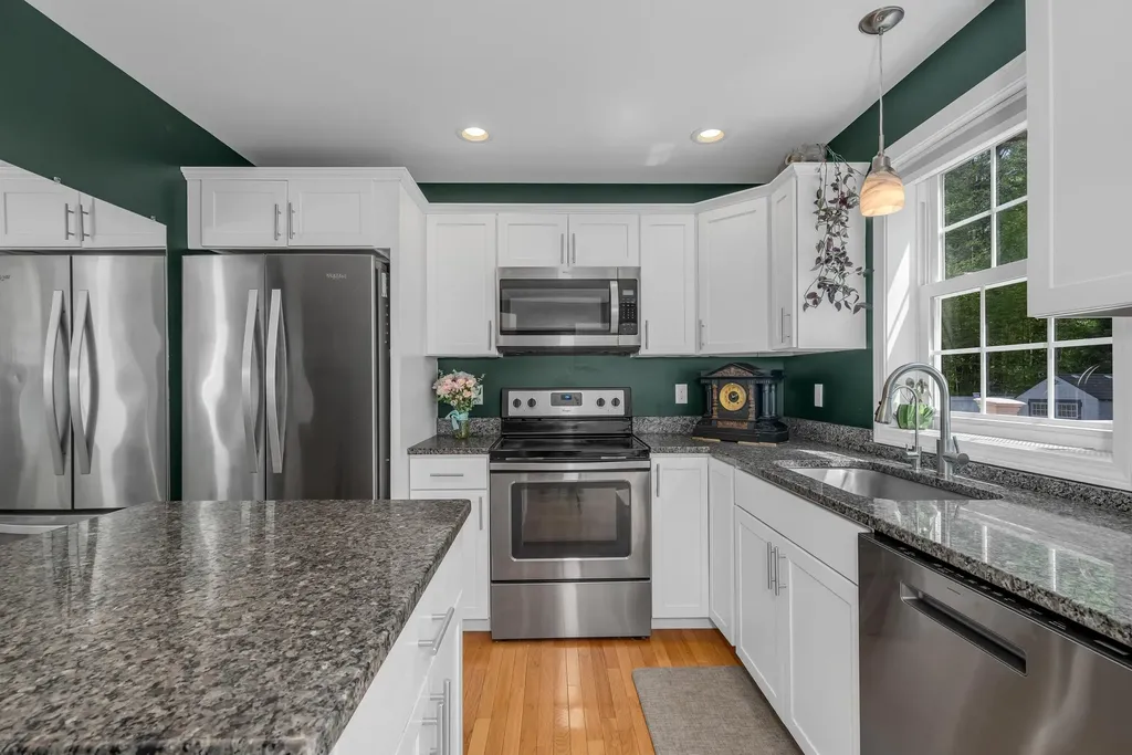 1 Kinsley Drive Newton NH 03858