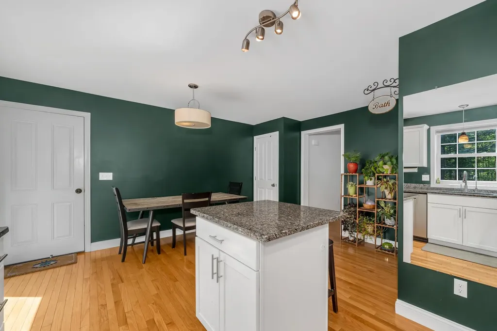 1 Kinsley Drive Newton NH 03858