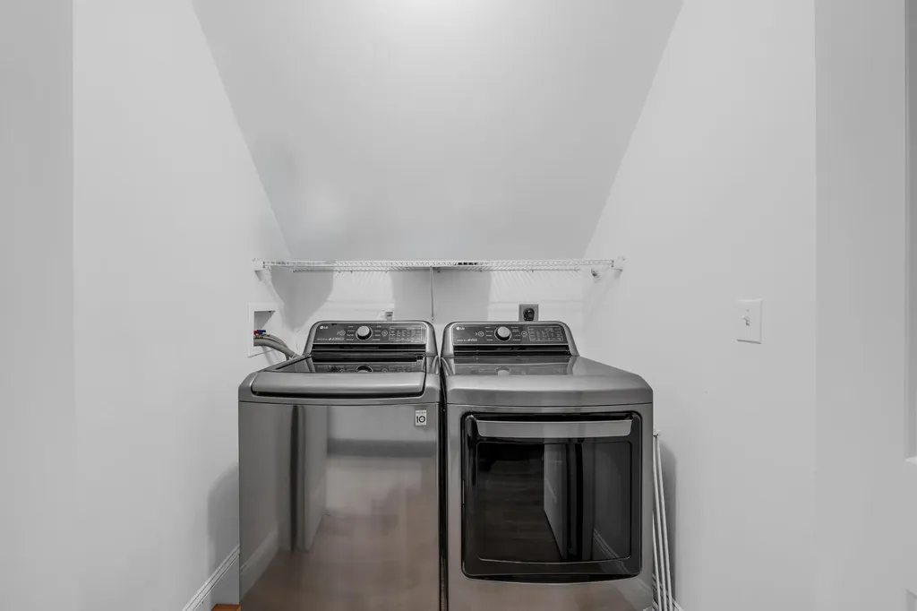 1 Kinsley Drive Newton NH 03858