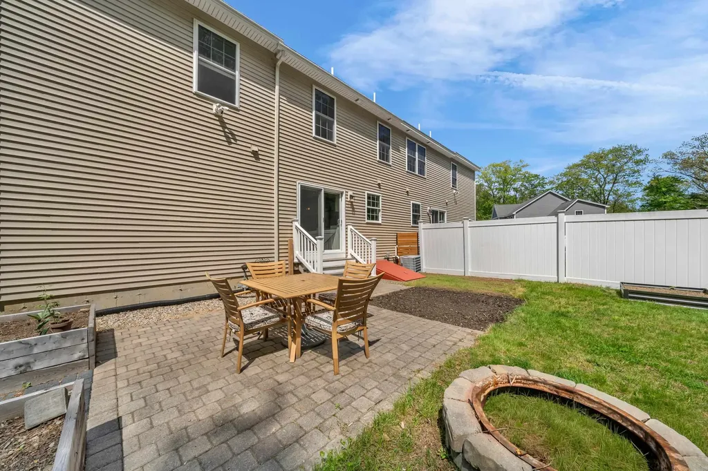 1 Kinsley Drive Newton NH 03858