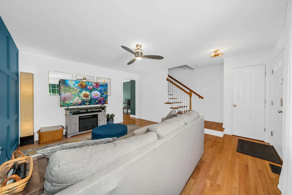 1 Kinsley Drive Newton NH 03858