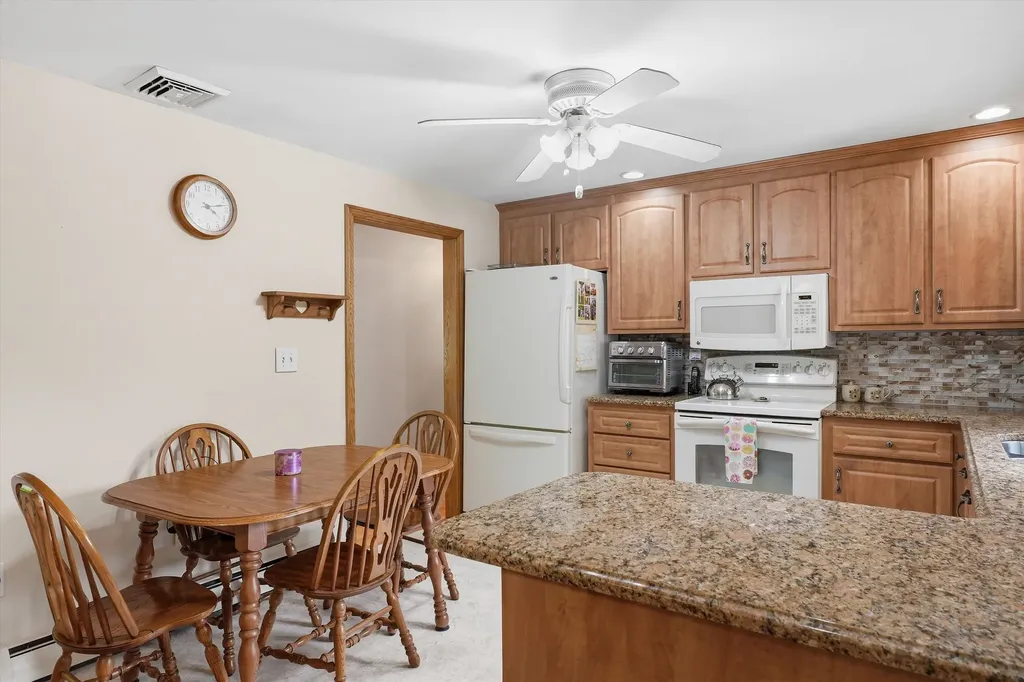 40 Sherwood Circle Salem NH 03079