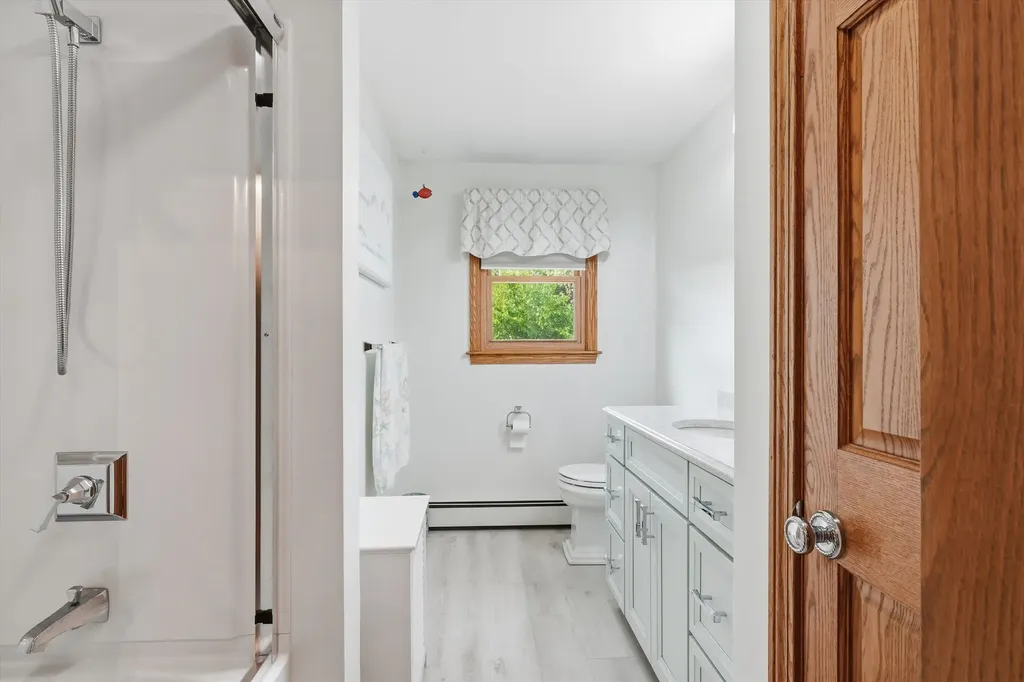 40 Sherwood Circle Salem NH 03079