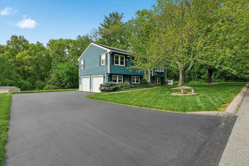 40 Sherwood Circle Salem NH 03079