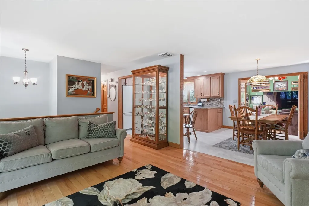 40 Sherwood Circle Salem NH 03079