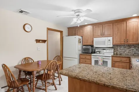 40 Sherwood Circle Salem NH 03079