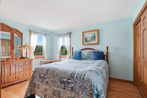 40 Sherwood Circle Salem NH 03079