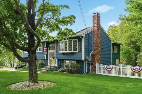 40 Sherwood Circle Salem NH 03079