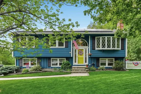 40 Sherwood Circle Salem NH 03079