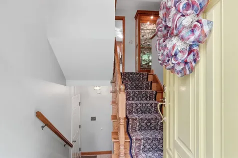 40 Sherwood Circle Salem NH 03079