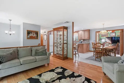 40 Sherwood Circle Salem NH 03079
