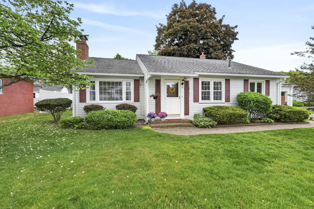 12 Burnett Street Nashua NH 03060
