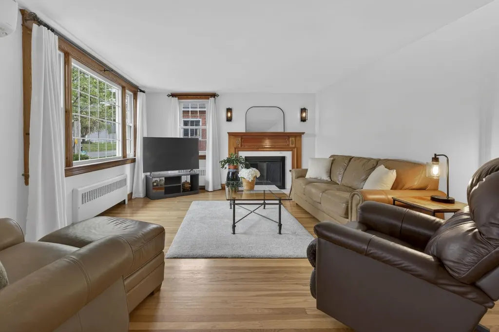 12 Burnett Street Nashua NH 03060