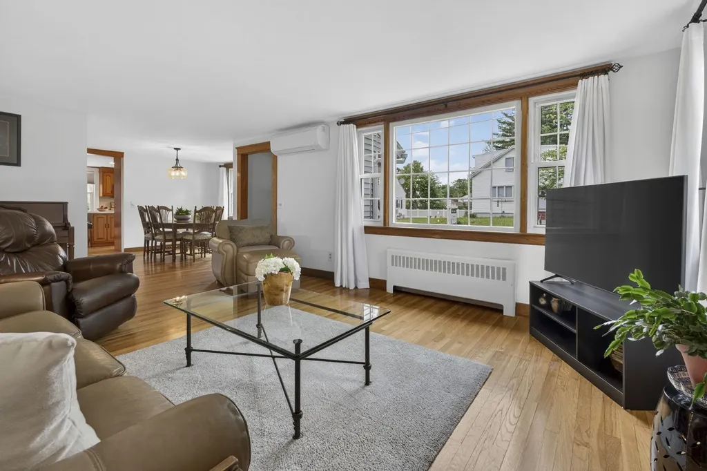 12 Burnett Street Nashua NH 03060