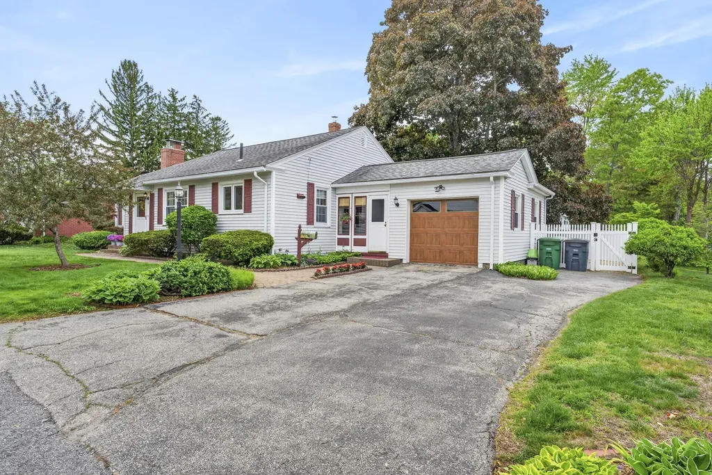 12 Burnett Street Nashua NH 03060