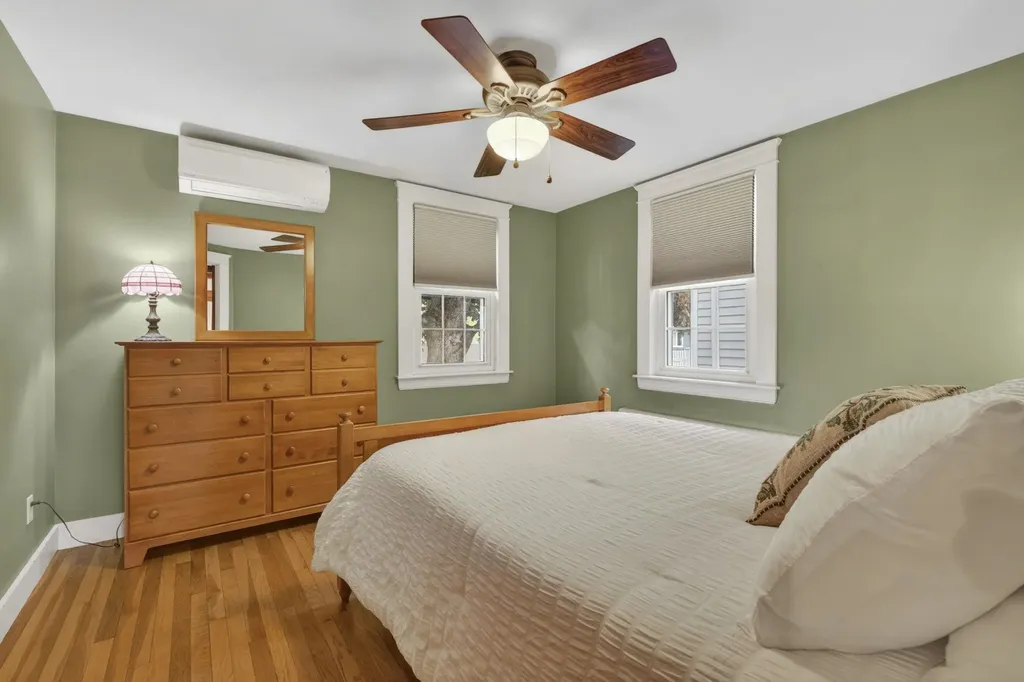 12 Burnett Street Nashua NH 03060