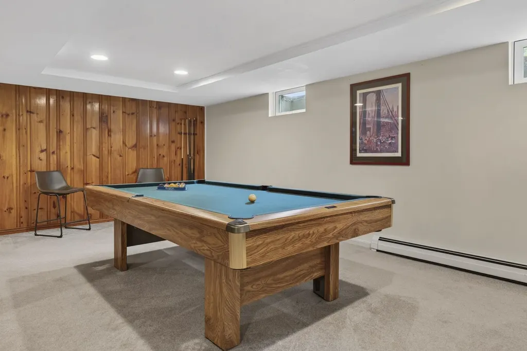 12 Burnett Street Nashua NH 03060