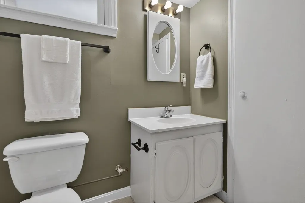 12 Burnett Street Nashua NH 03060