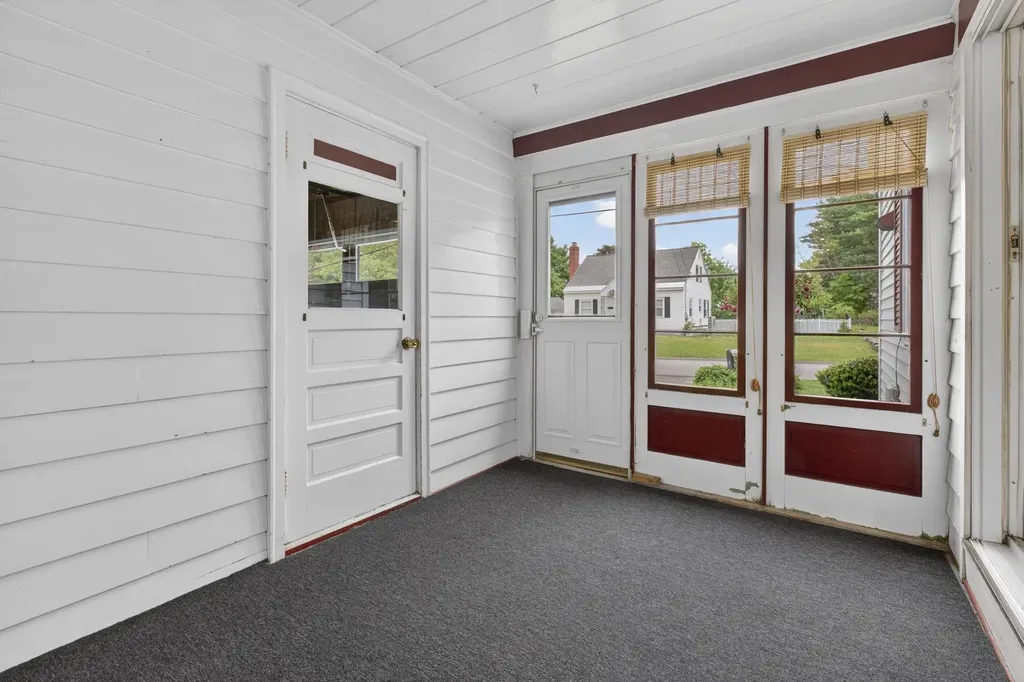 12 Burnett Street Nashua NH 03060