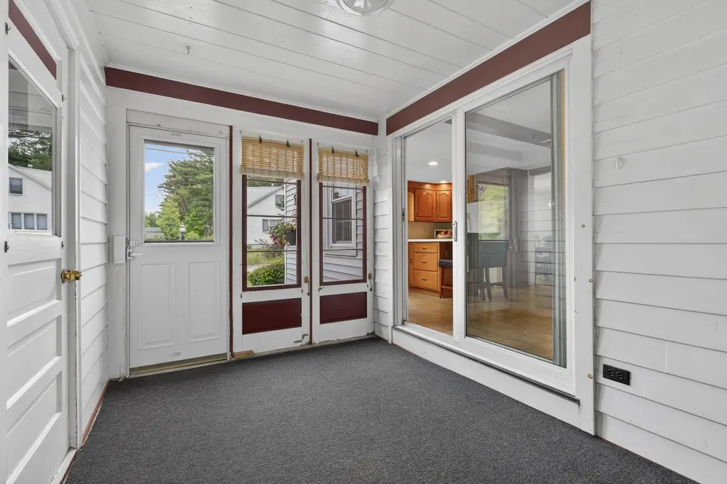 12 Burnett Street Nashua NH 03060