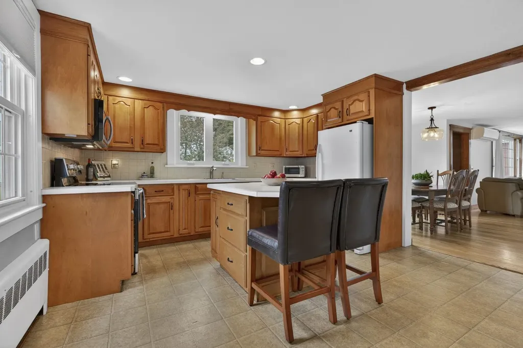 12 Burnett Street Nashua NH 03060