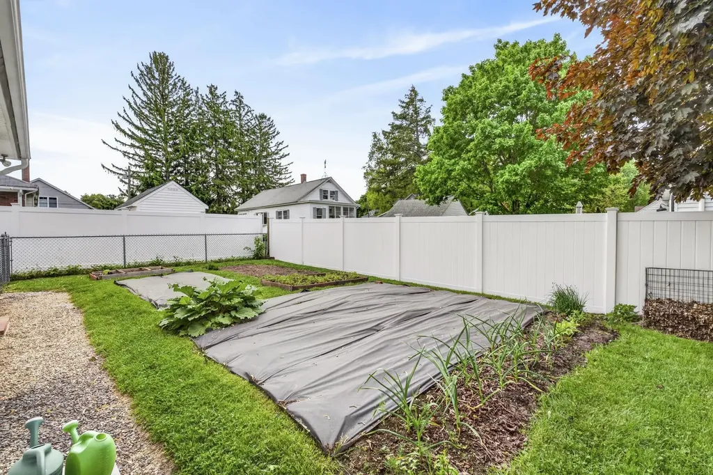 12 Burnett Street Nashua NH 03060