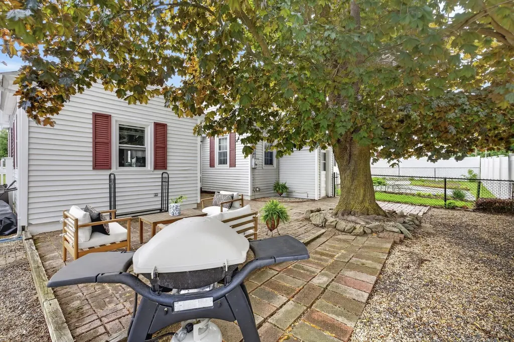 12 Burnett Street Nashua NH 03060