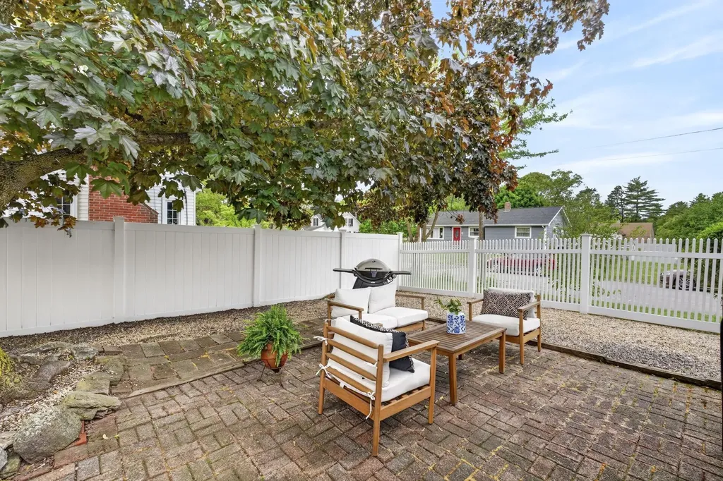 12 Burnett Street Nashua NH 03060
