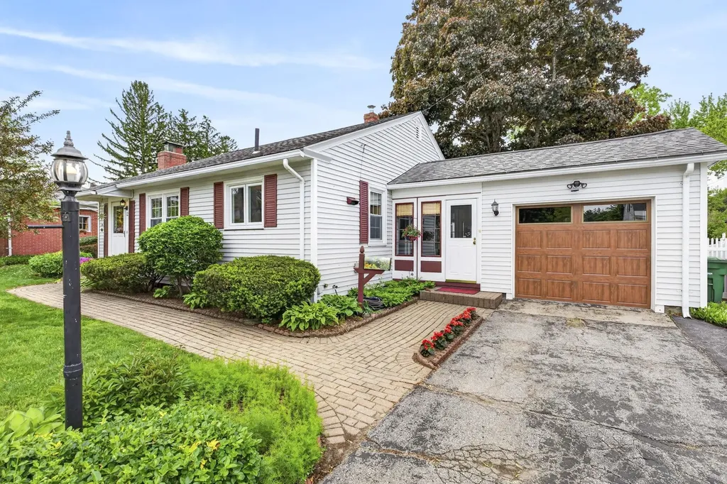 12 Burnett Street Nashua NH 03060