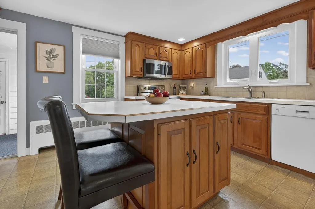 12 Burnett Street Nashua NH 03060