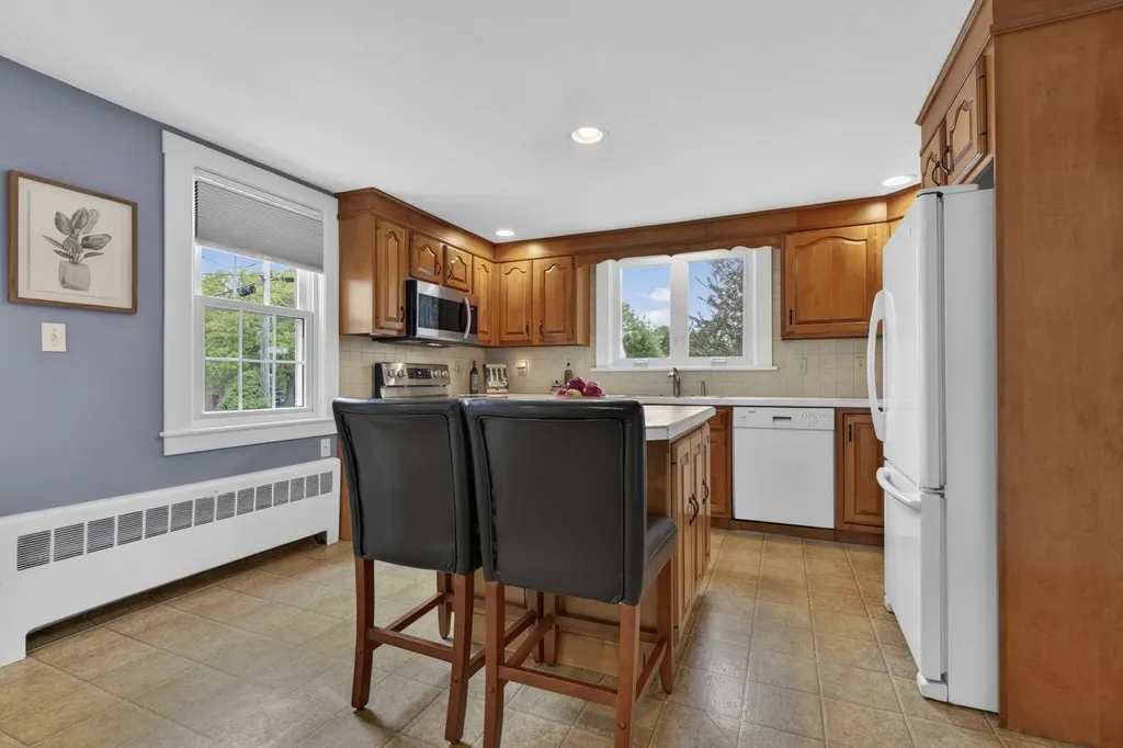 12 Burnett Street Nashua NH 03060