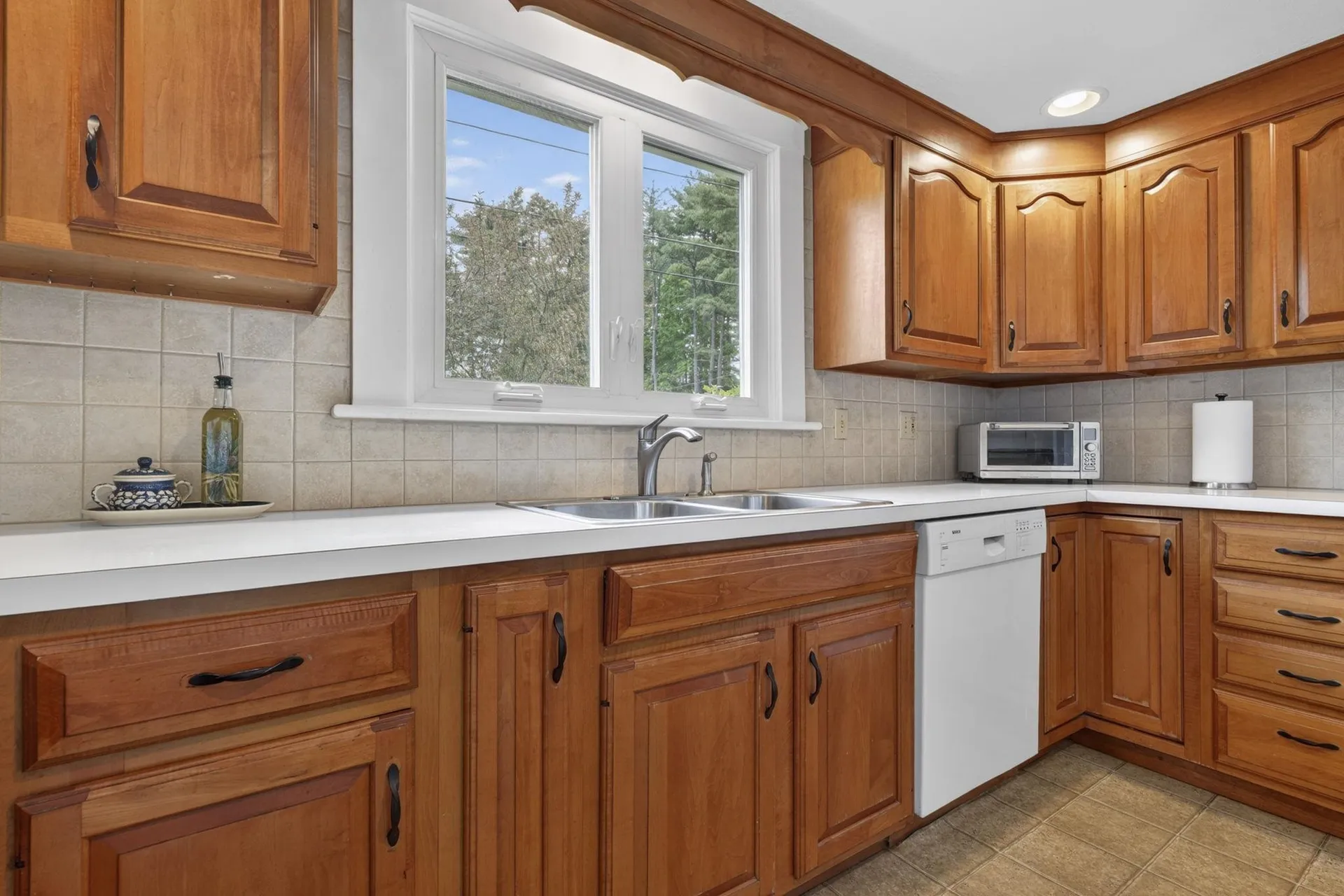 12 Burnett Street Nashua NH 03060
