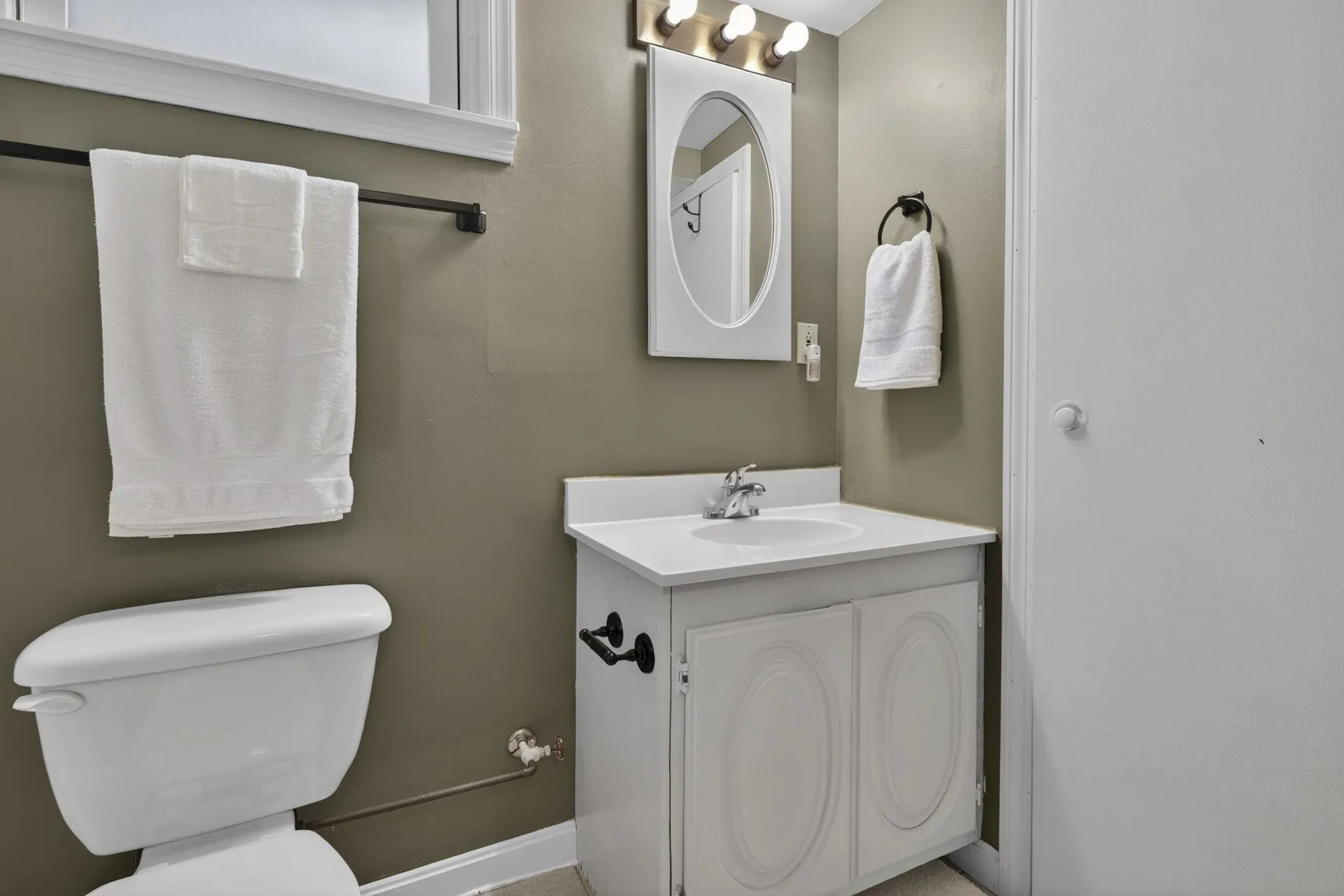 12 Burnett Street Nashua NH 03060