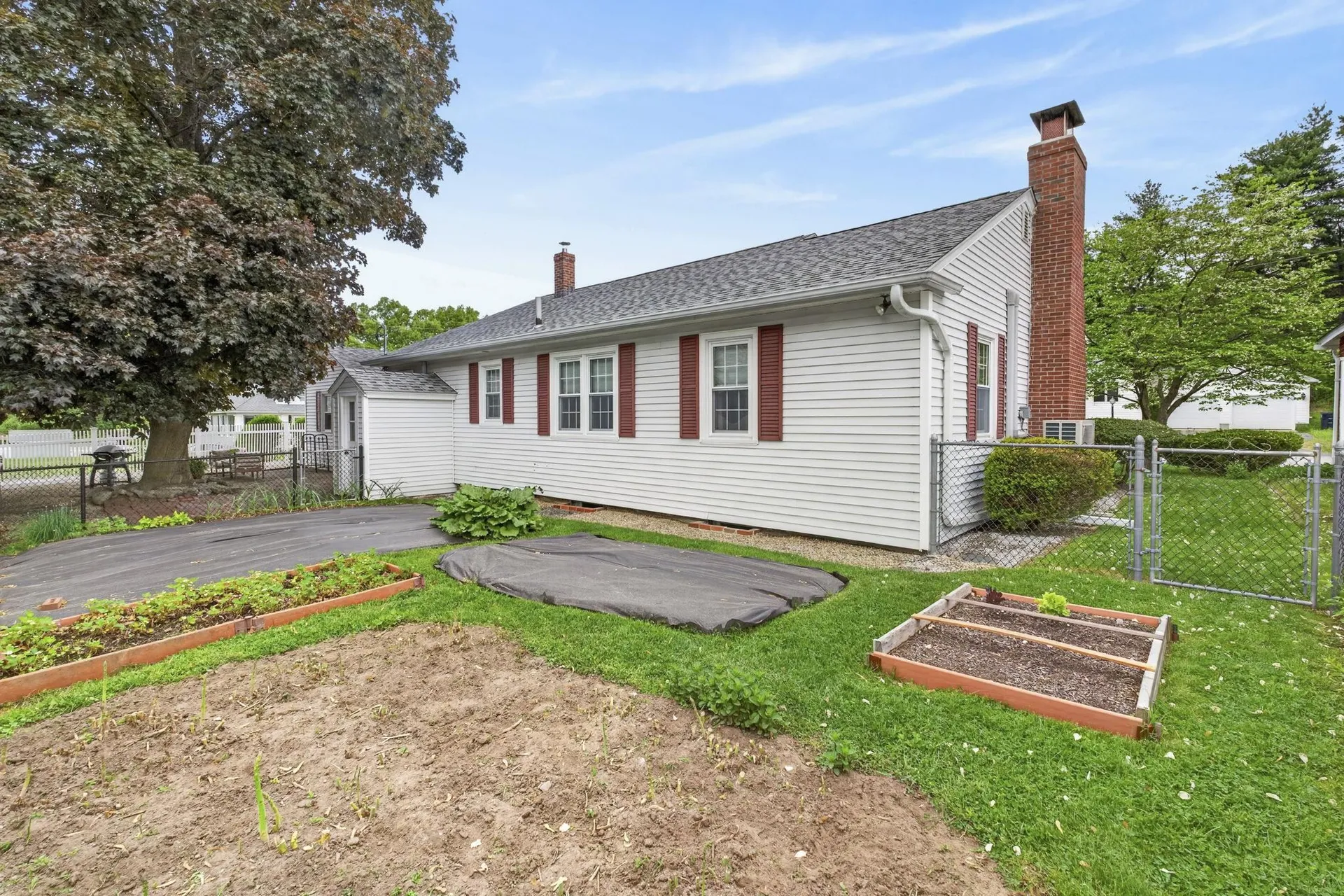 12 Burnett Street Nashua NH 03060