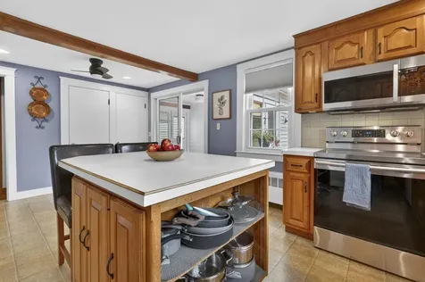 12 Burnett Street Nashua NH 03060