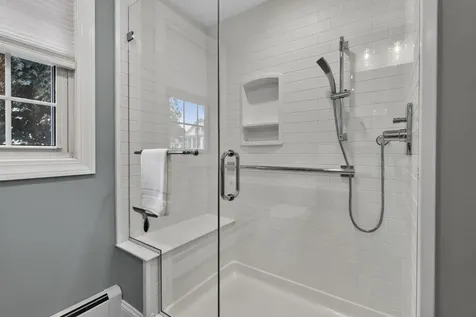 12 Burnett Street Nashua NH 03060